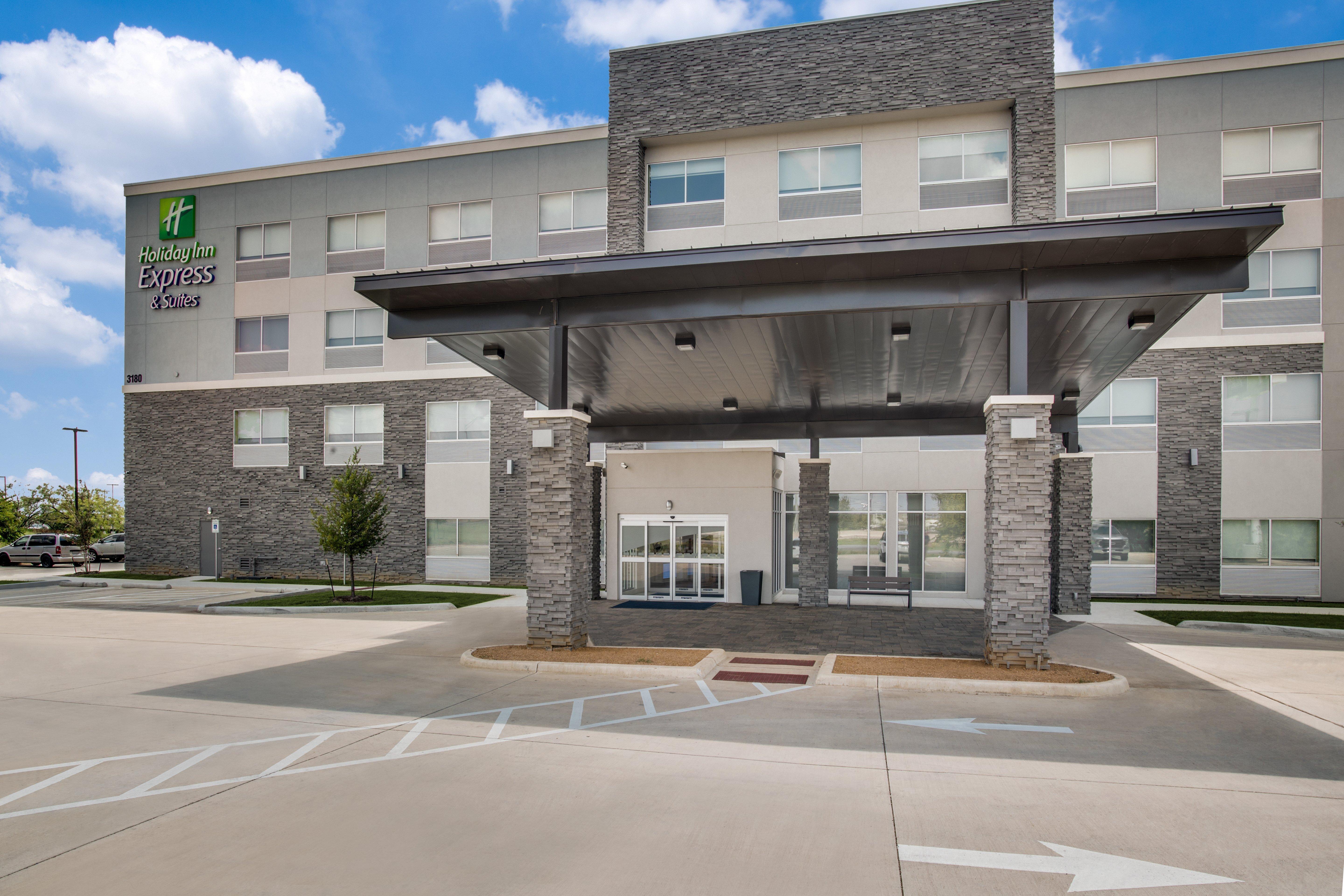 Holiday Inn Express & Suites - Denton South, An Ihg Hotel Exterior foto